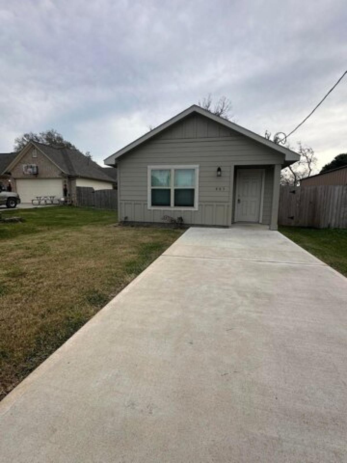 Picture of Home For Sale in Angleton, Texas, United States