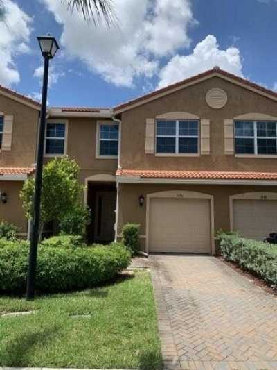 Home For Rent in Lake Worth, Florida