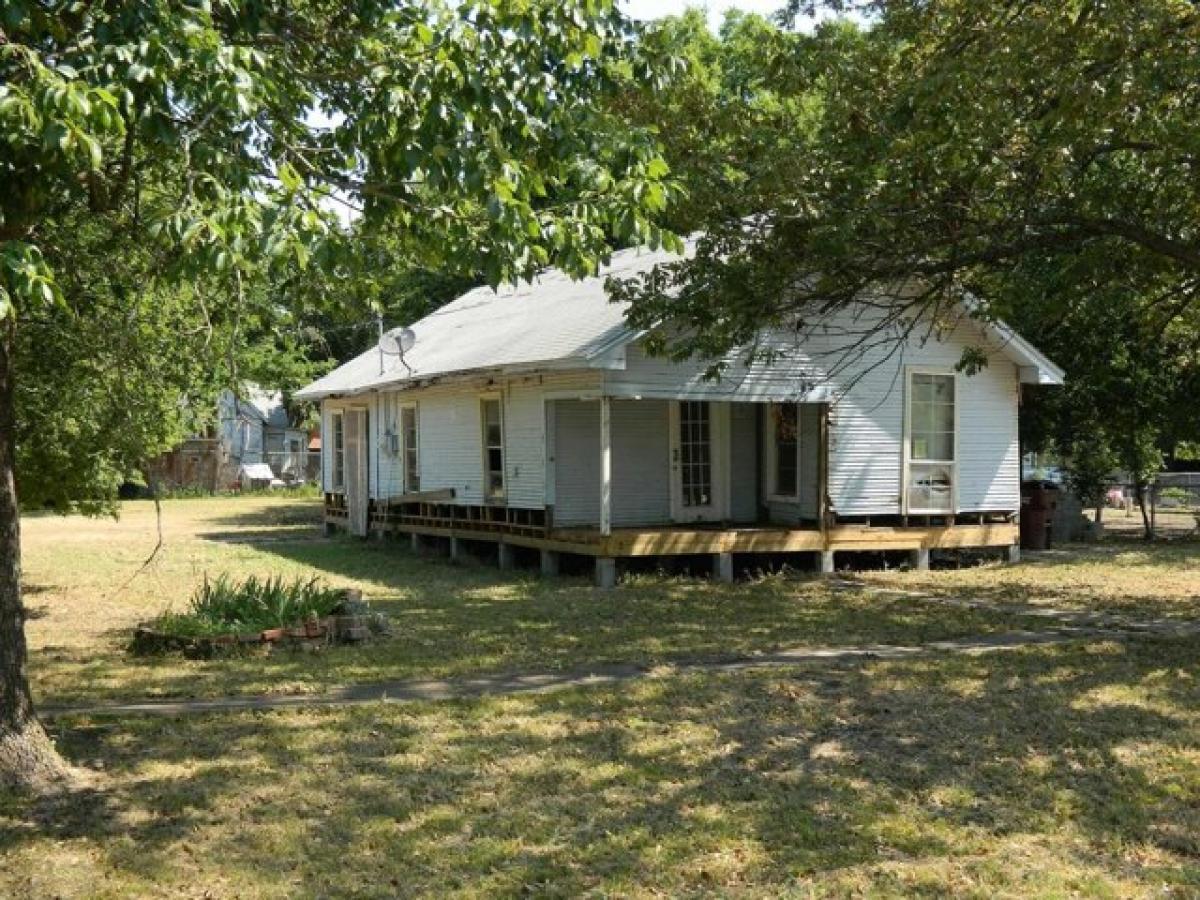 Picture of Home For Sale in Leonard, Texas, United States