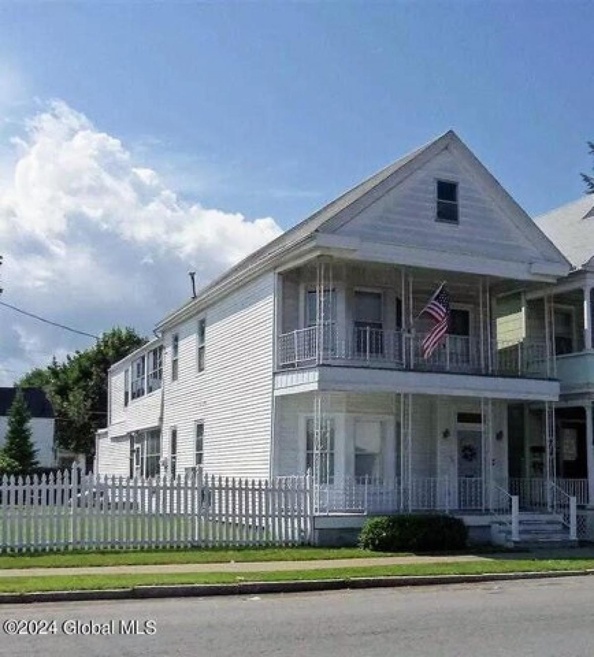 Picture of Home For Sale in Troy, New York, United States