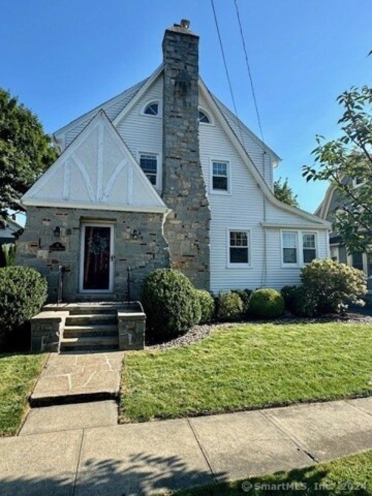 Picture of Home For Sale in Stratford, Connecticut, United States