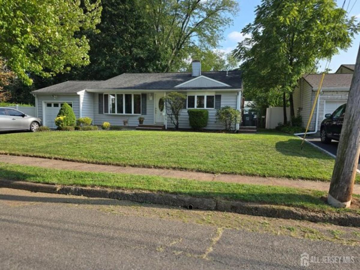 Picture of Home For Sale in Colonia, New Jersey, United States