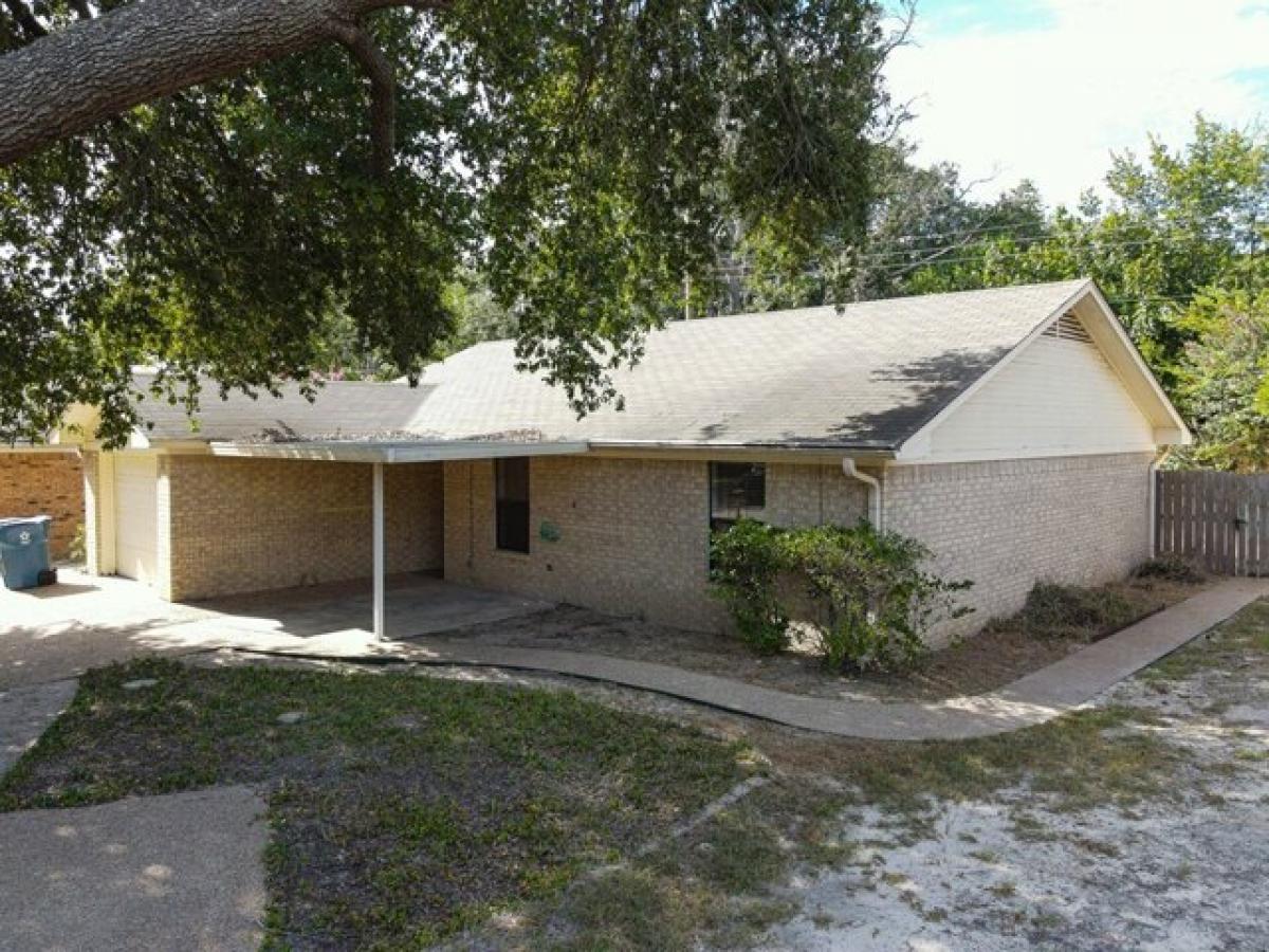 Picture of Home For Sale in Athens, Texas, United States