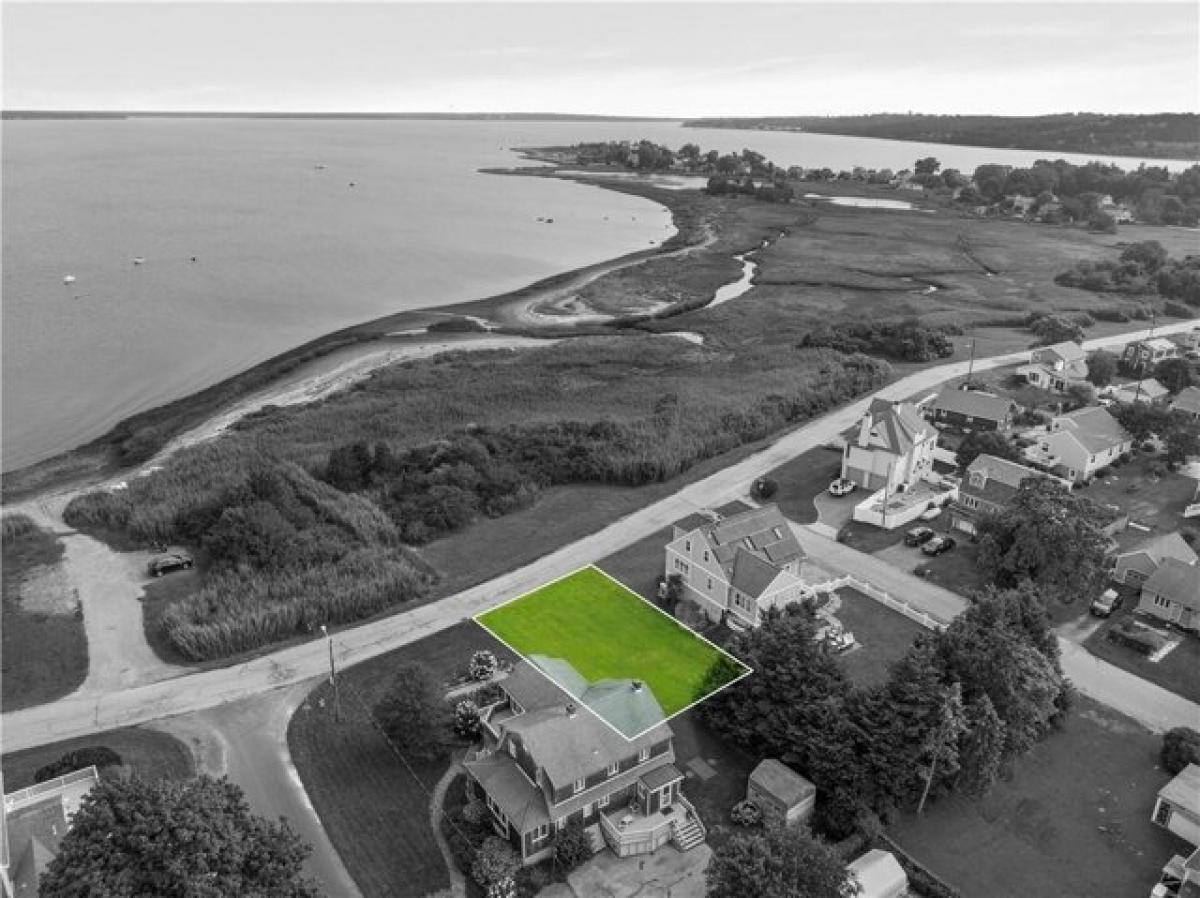 Picture of Residential Land For Sale in Portsmouth, Rhode Island, United States