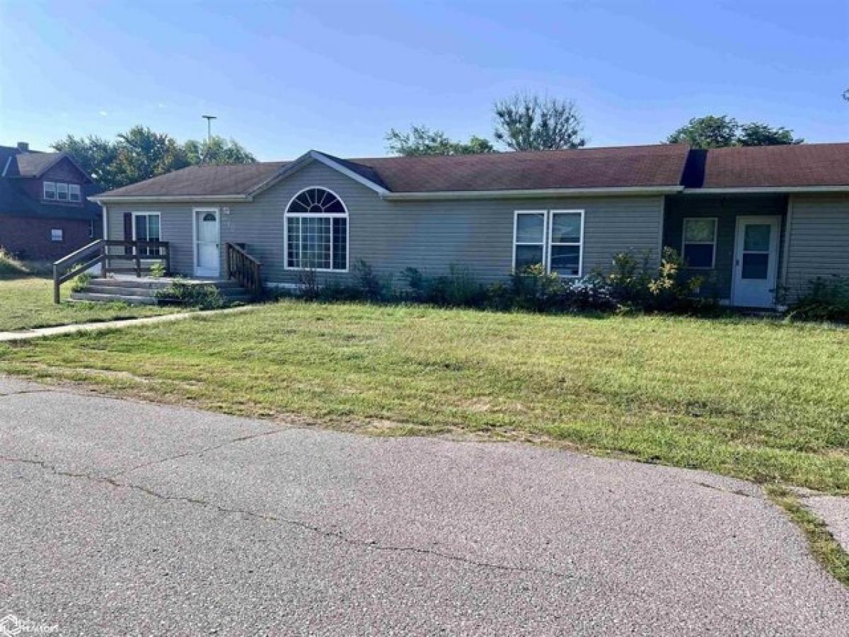 Picture of Home For Sale in Steamboat Rock, Iowa, United States