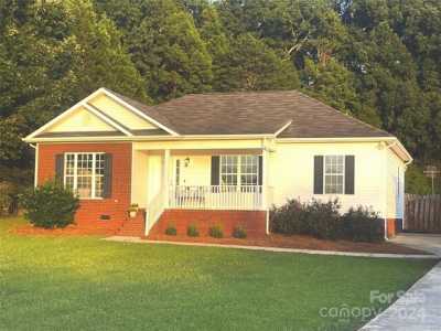 Home For Sale in Wingate, North Carolina