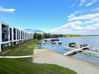 Home For Sale in Lake Zurich, Illinois