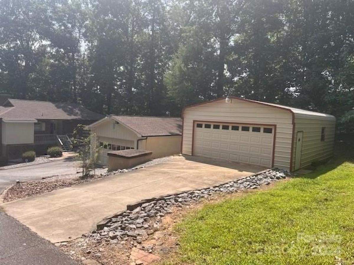 Picture of Home For Sale in Taylorsville, North Carolina, United States