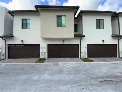 Home For Sale in Doral, Florida