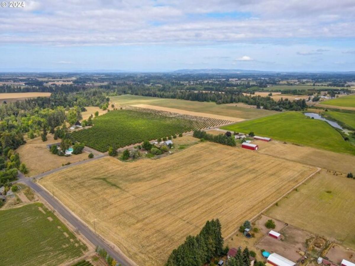 Picture of Home For Sale in Canby, Oregon, United States