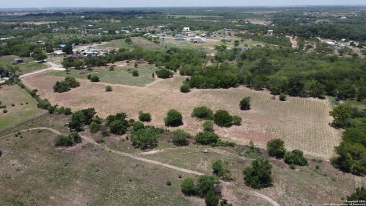 Picture of Residential Land For Sale in Atascosa, Texas, United States