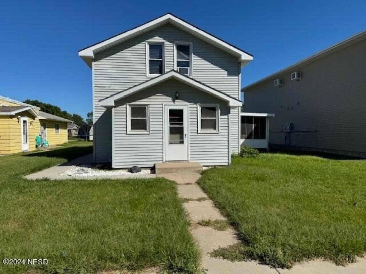 Picture of Home For Sale in Watertown, South Dakota, United States