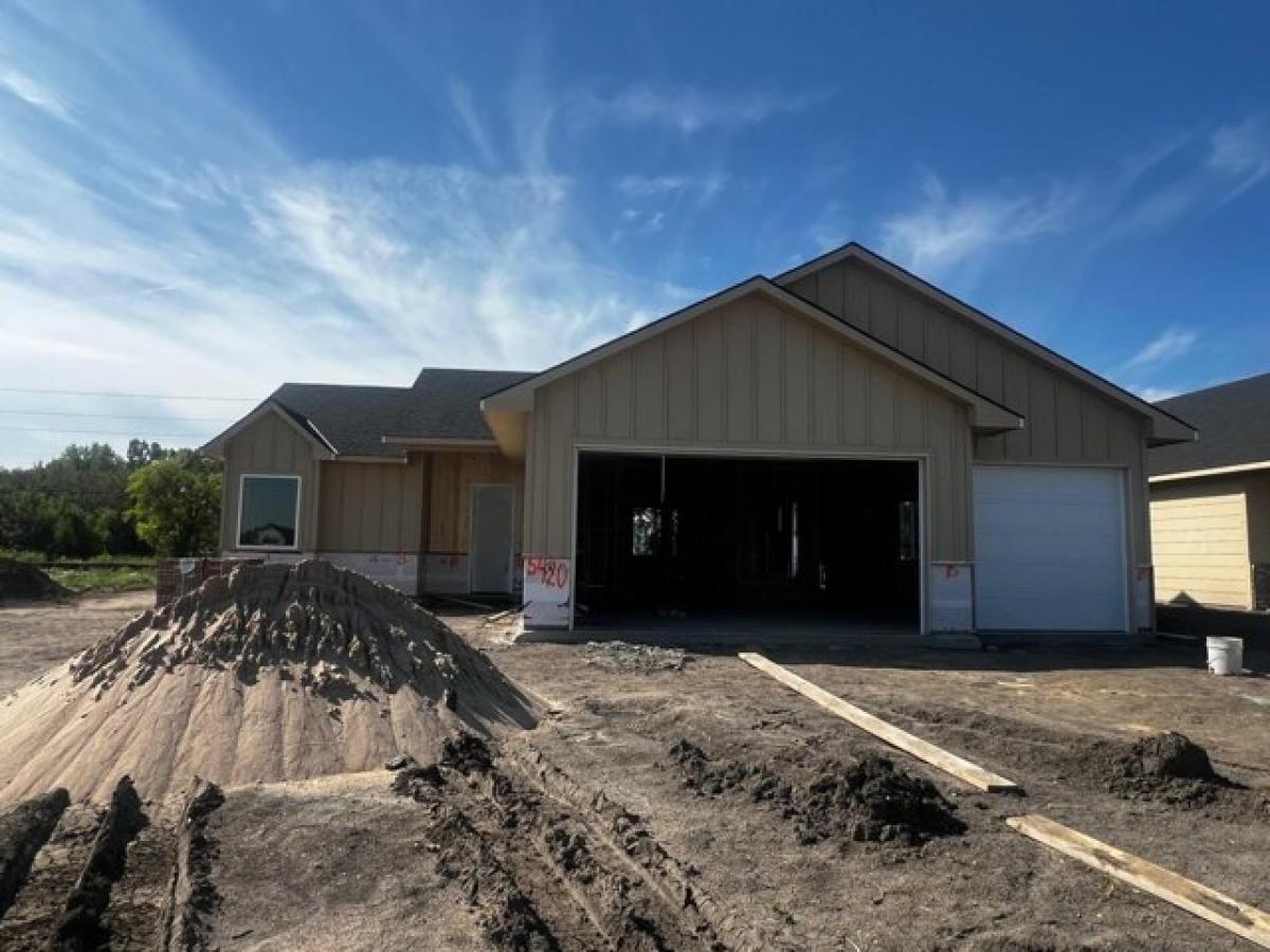 Picture of Home For Sale in Bel Aire, Kansas, United States