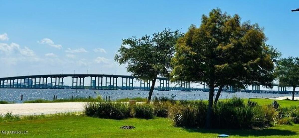 Picture of Home For Sale in Ocean Springs, Mississippi, United States