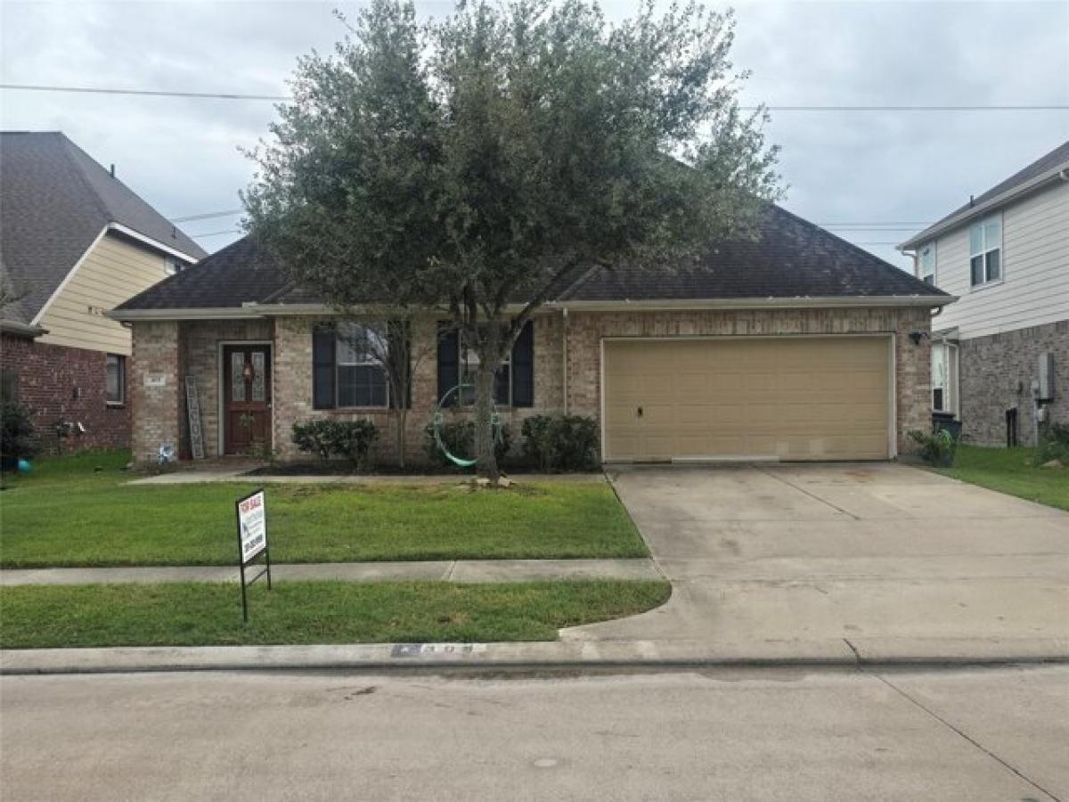 Picture of Home For Sale in Alvin, Texas, United States