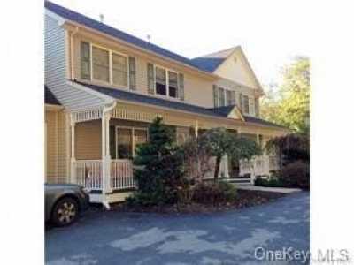 Home For Sale in Unionville, New York