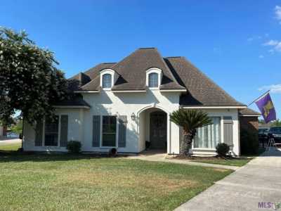 Home For Sale in Denham Springs, Louisiana