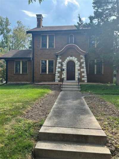 Home For Sale in Webster Groves, Missouri