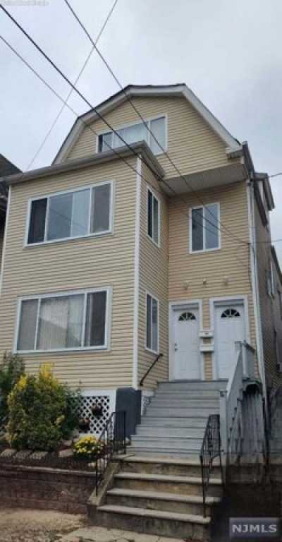 Home For Rent in Kearny, New Jersey