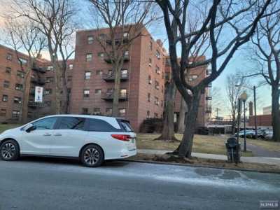 Home For Rent in Fort Lee, New Jersey