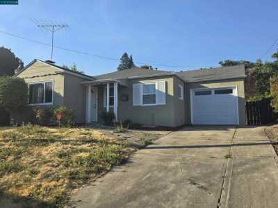 Home For Rent in El Sobrante, California