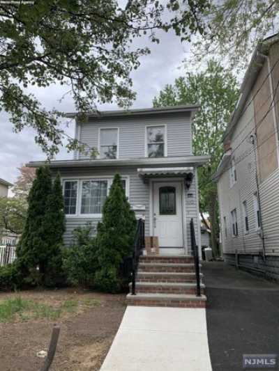 Home For Rent in North Arlington, New Jersey