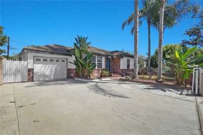 Home For Sale in Santa Ana, California