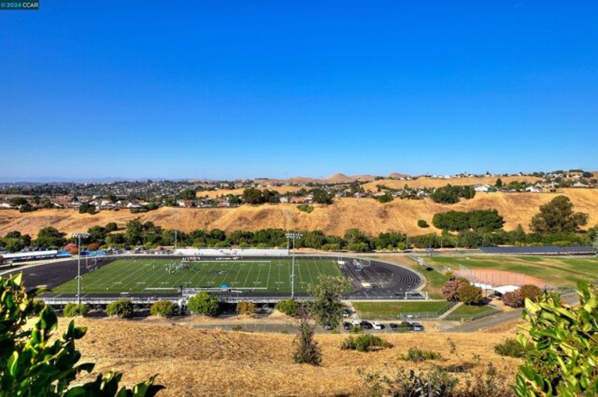 Picture of Home For Sale in Hercules, California, United States