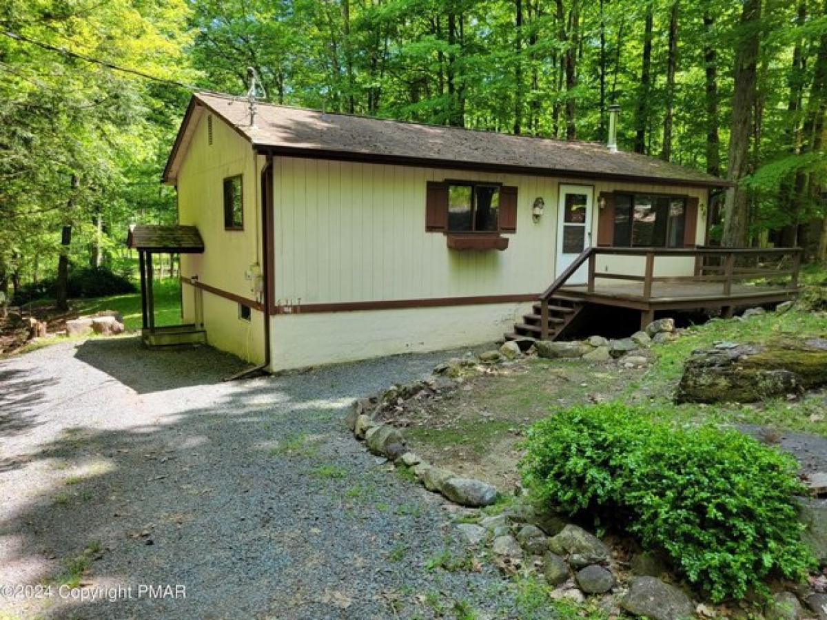 Picture of Home For Sale in Pocono Lake, Pennsylvania, United States