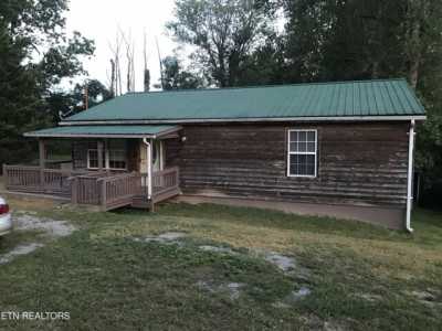 Home For Sale in Jacksboro, Tennessee