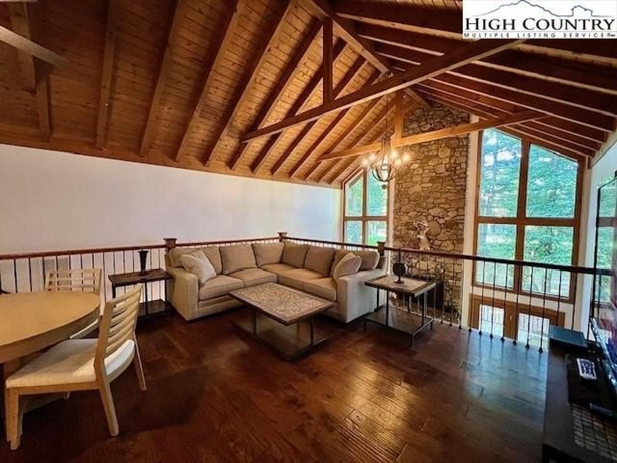 Picture of Home For Sale in Roaring Gap, North Carolina, United States