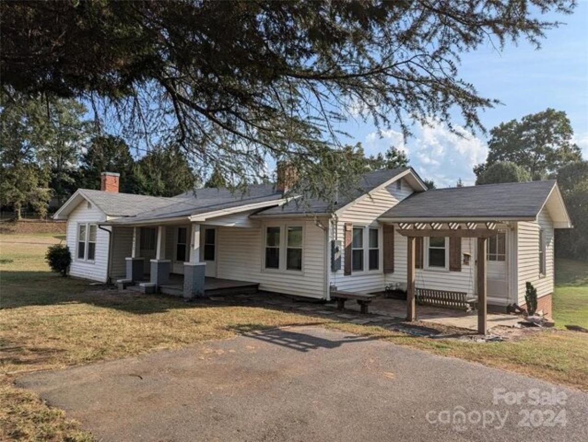 Picture of Home For Sale in Albemarle, North Carolina, United States