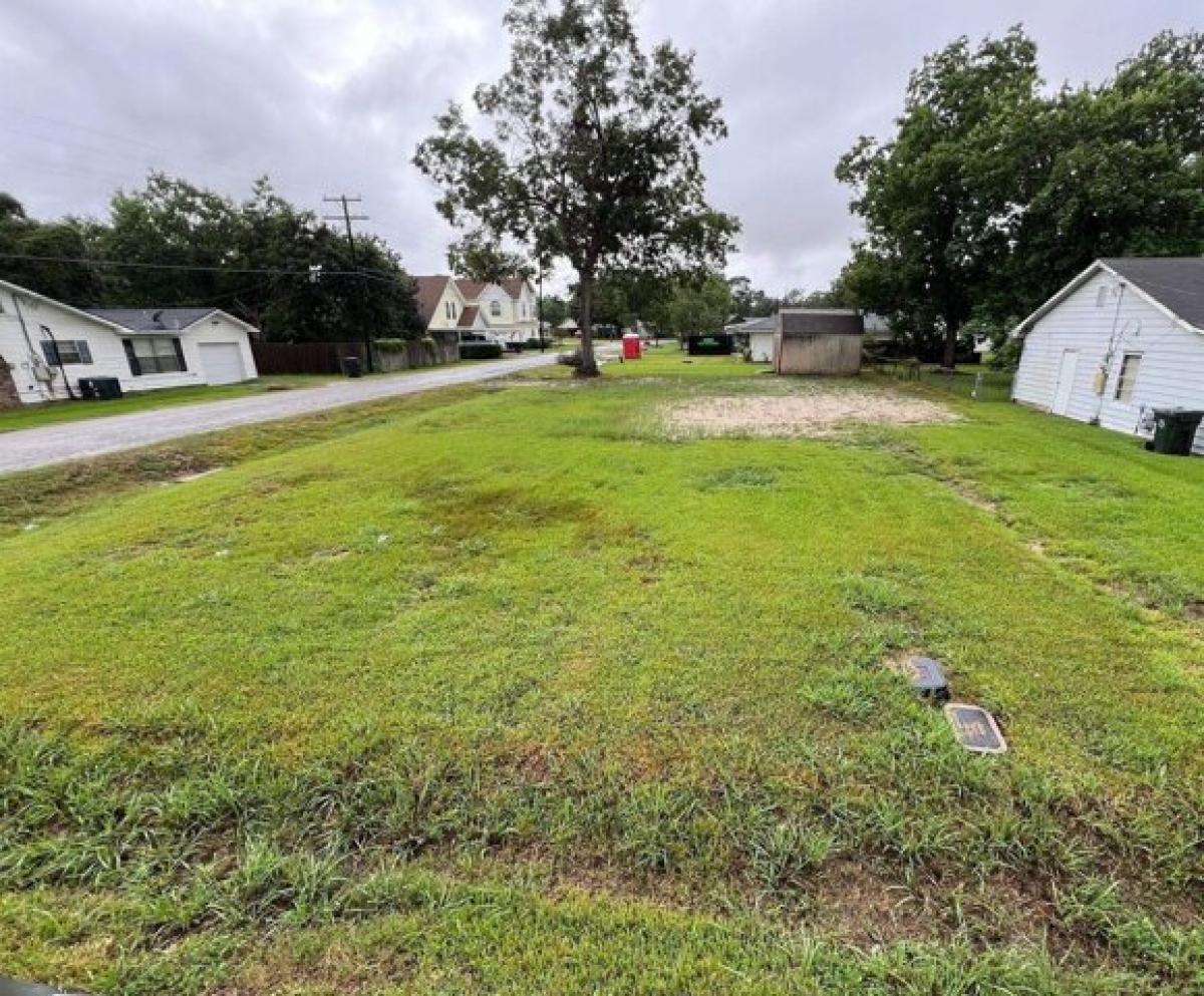 Picture of Residential Land For Sale in Groves, Texas, United States