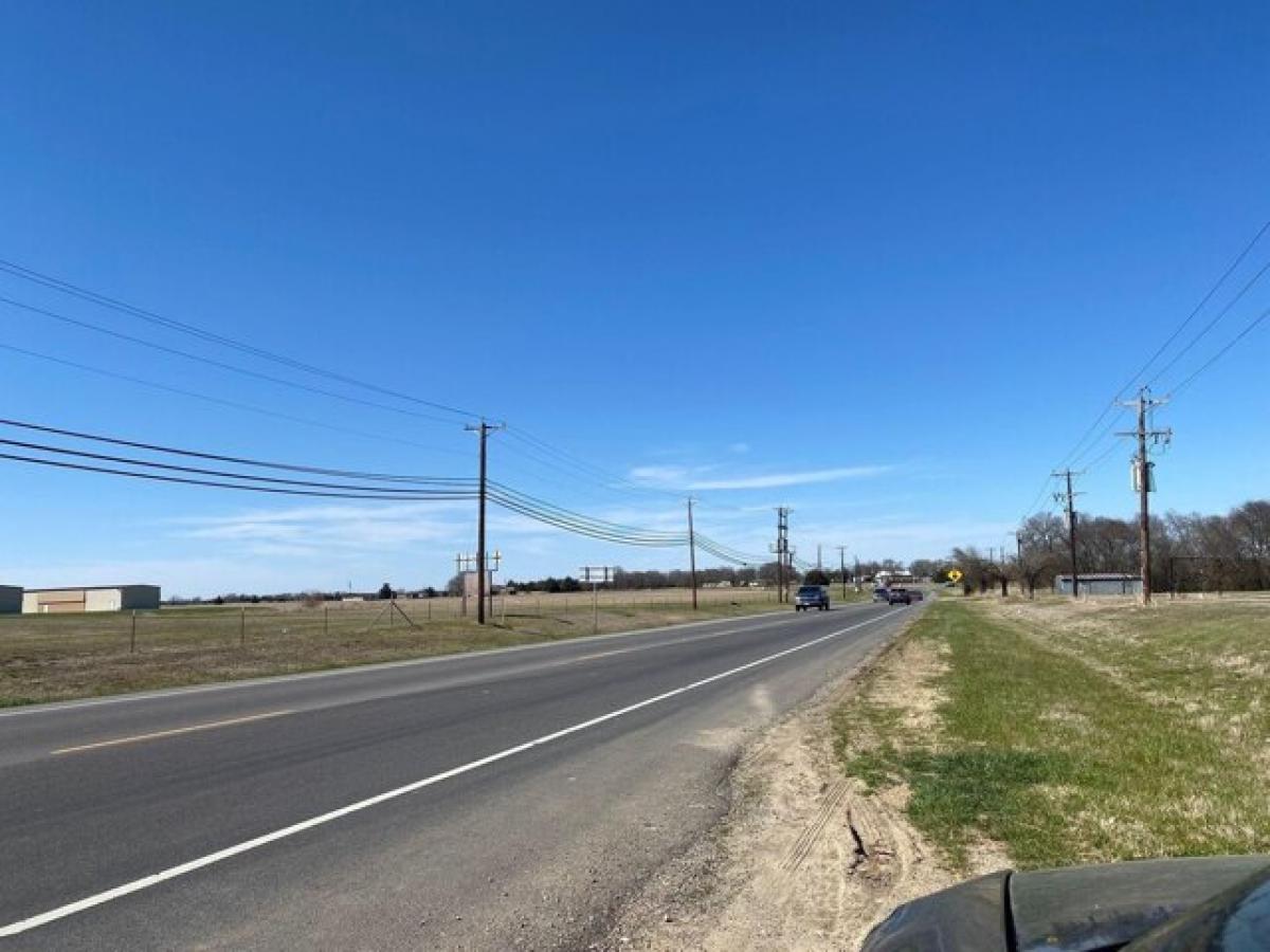 Picture of Residential Land For Sale in Bonham, Texas, United States