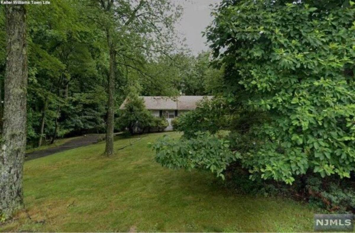 Picture of Home For Sale in Closter, New Jersey, United States