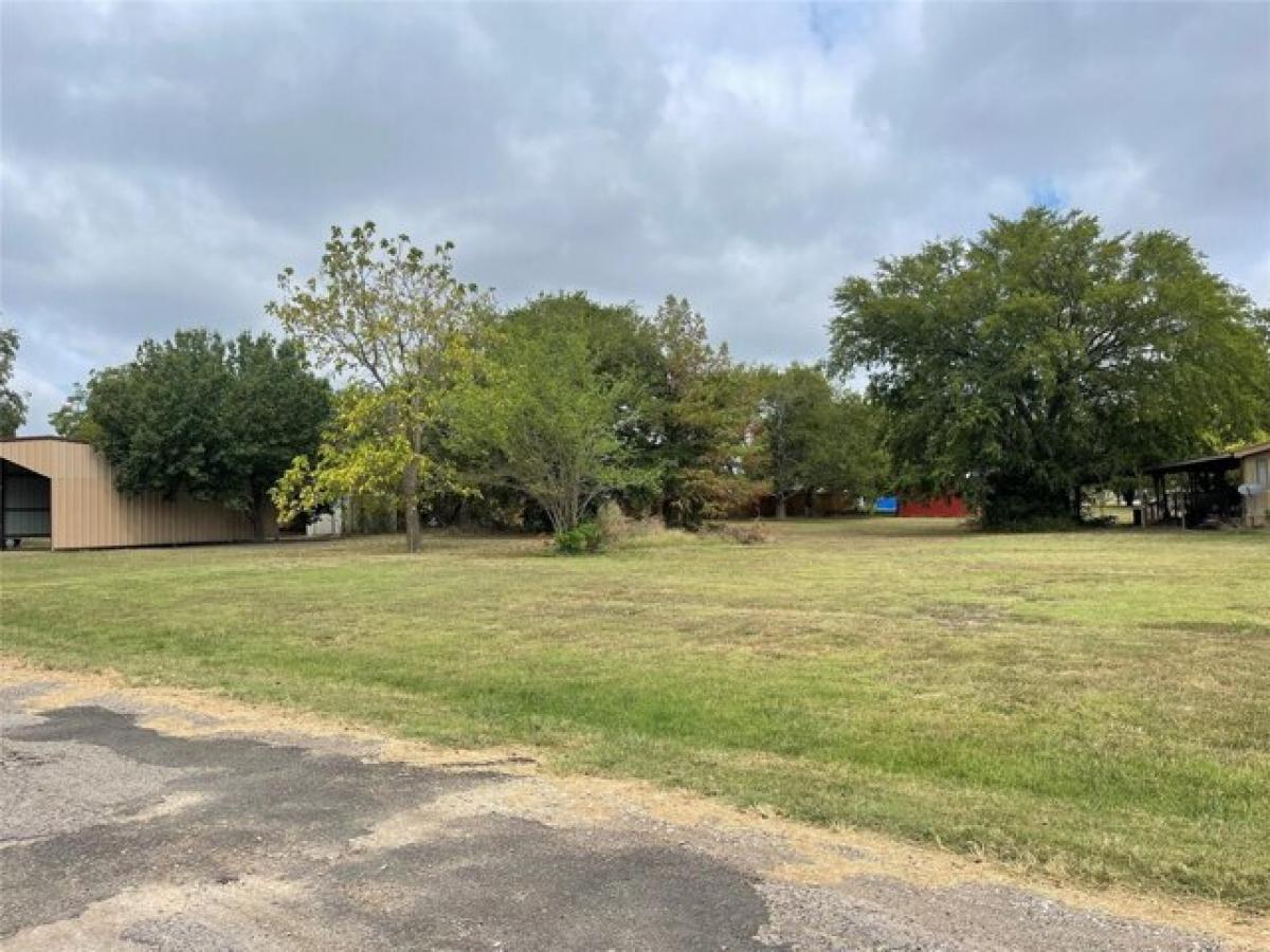 Picture of Residential Land For Sale in Wolfe City, Texas, United States