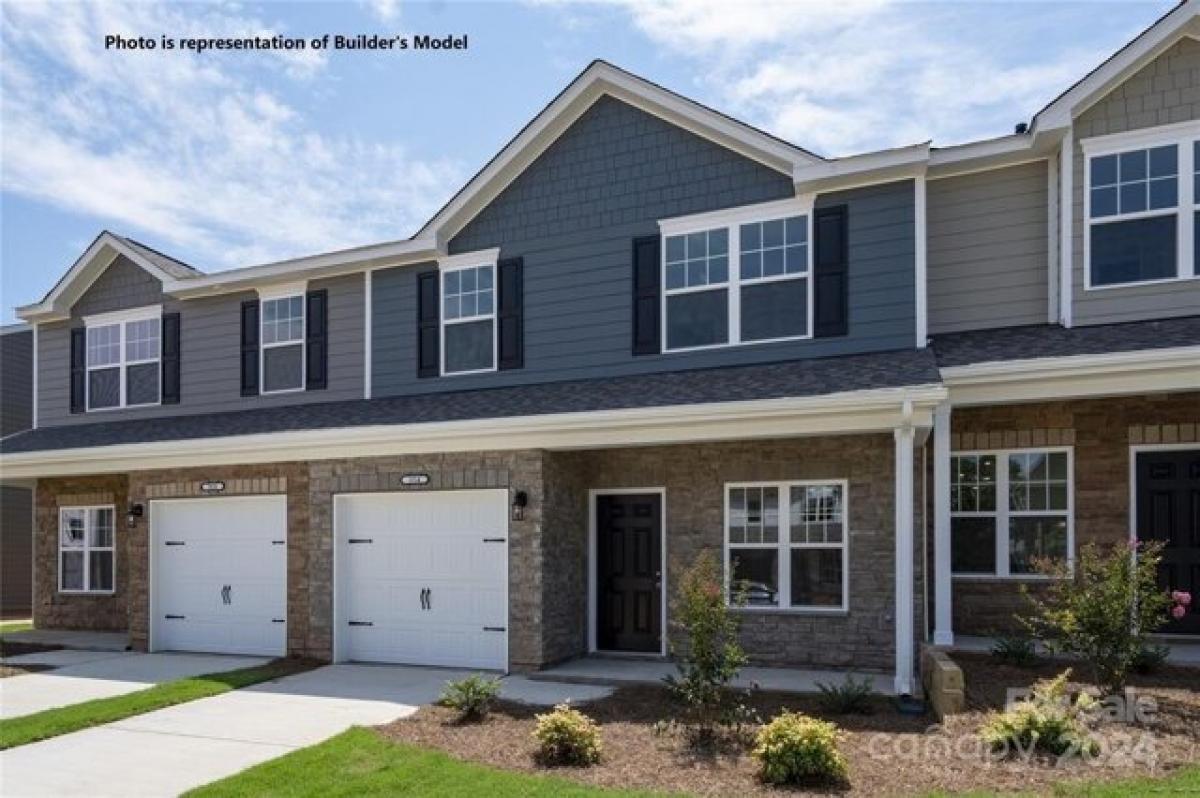 Picture of Home For Sale in Stanley, North Carolina, United States