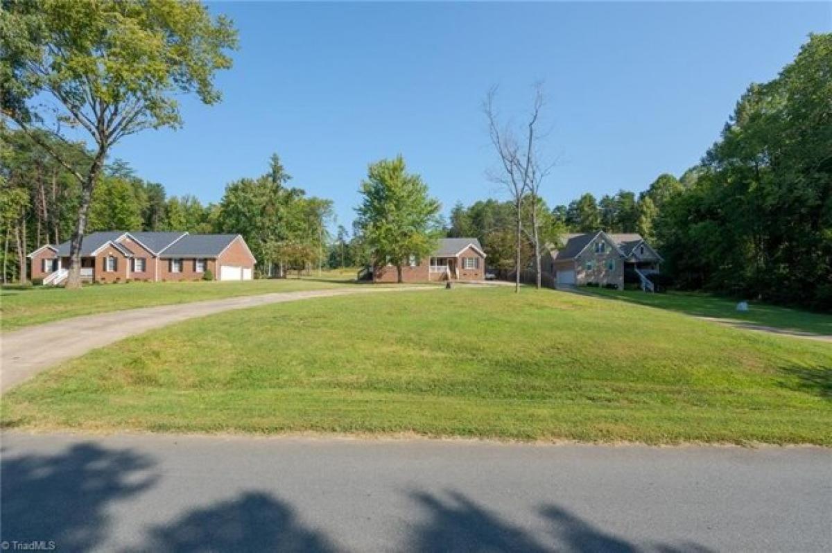 Picture of Home For Sale in Browns Summit, North Carolina, United States