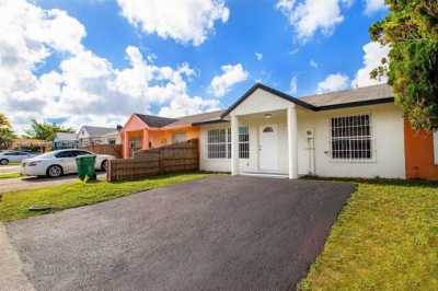 Home For Sale in Miami Gardens, Florida