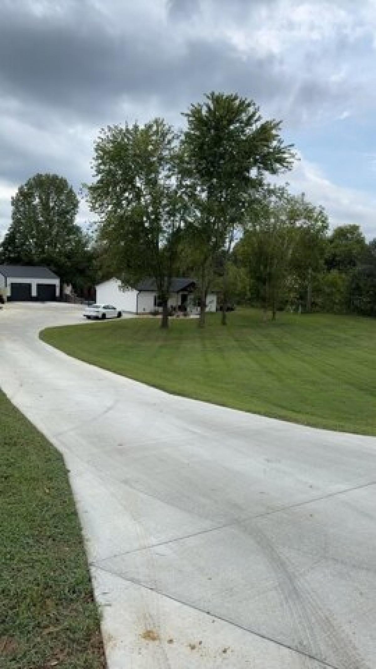 Picture of Home For Sale in Fayetteville, Tennessee, United States