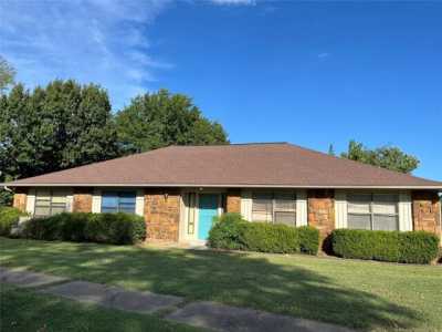 Home For Sale in Jenks, Oklahoma