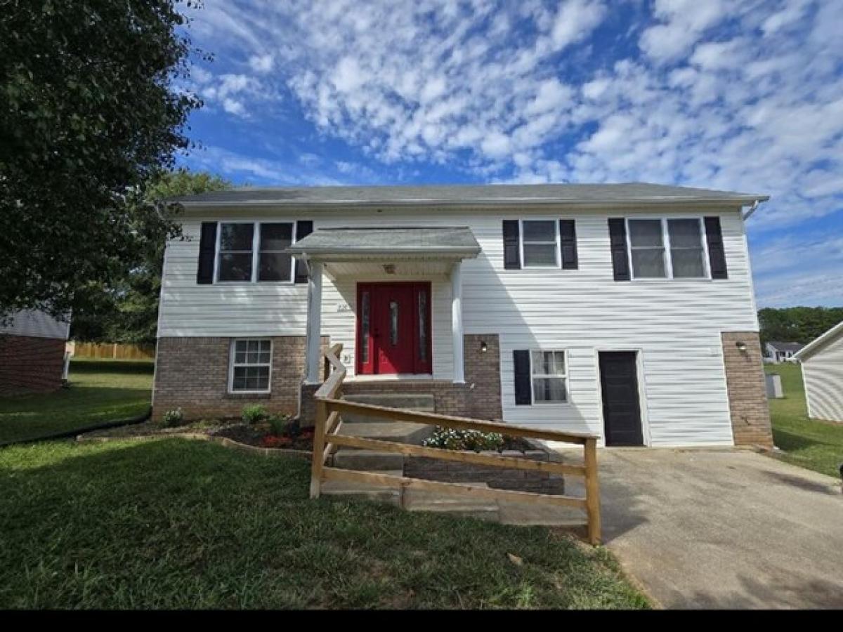 Picture of Home For Sale in Columbia, Tennessee, United States