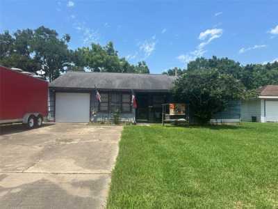 Home For Sale in Lake Jackson, Texas