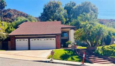 Home For Sale in Saugus, California