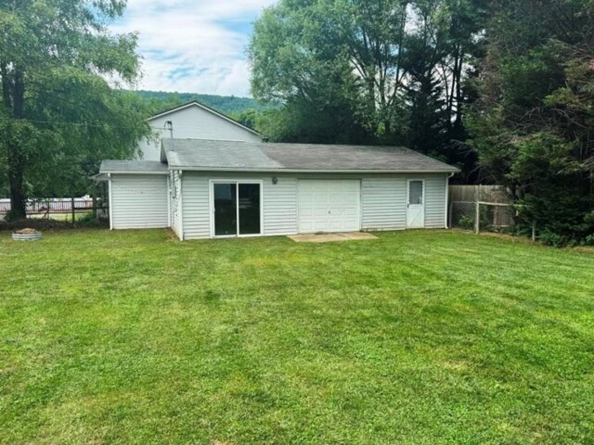 Picture of Home For Sale in Max Meadows, Virginia, United States