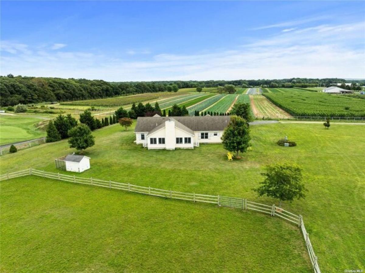 Picture of Home For Sale in Riverhead, New York, United States