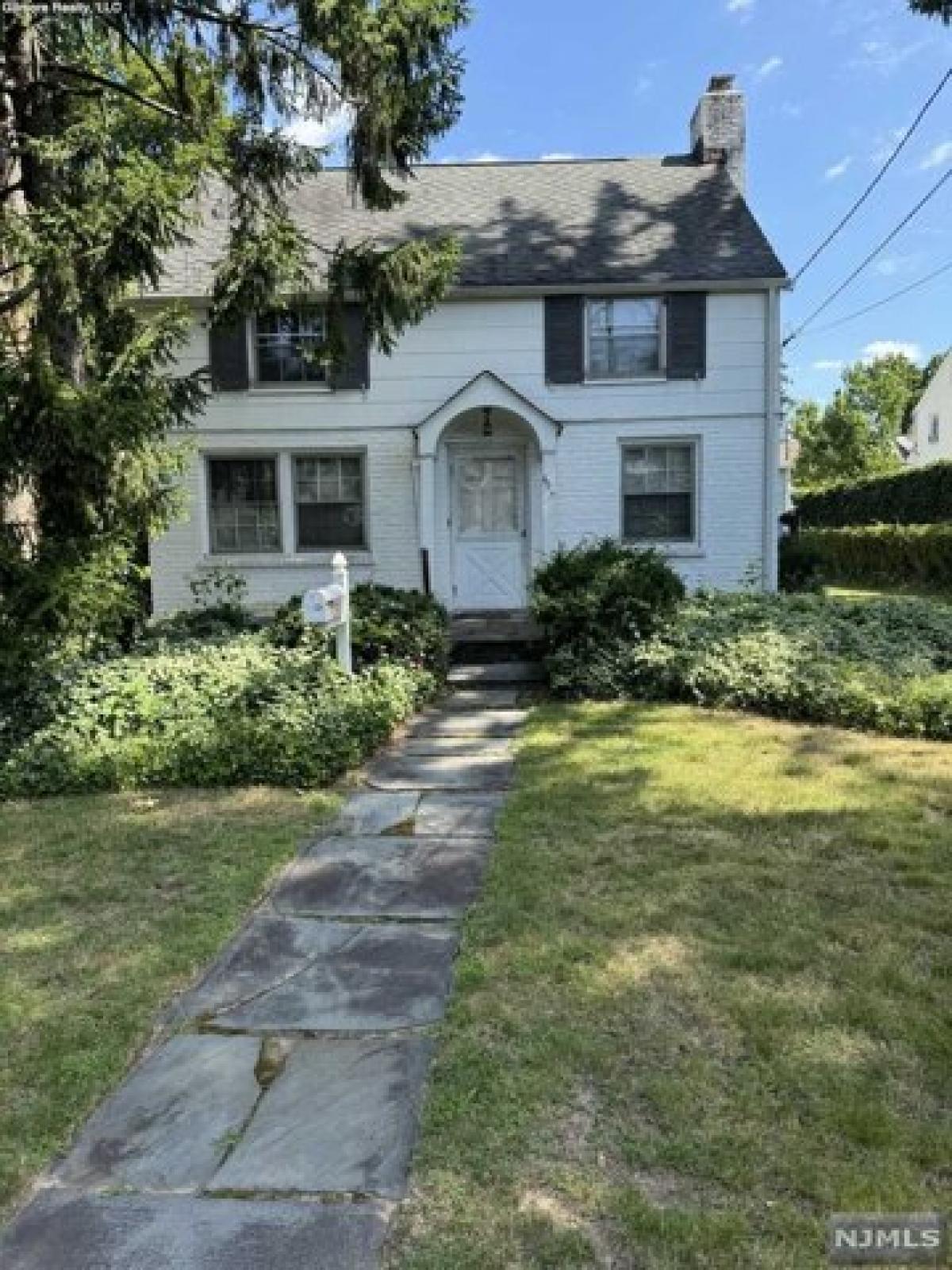 Picture of Home For Sale in Teaneck, New Jersey, United States