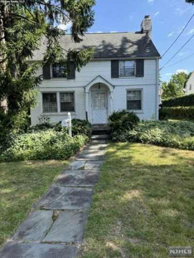 Home For Sale in Teaneck, New Jersey