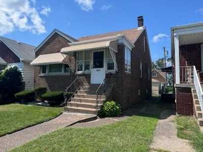 Home For Sale in Whiting, Indiana