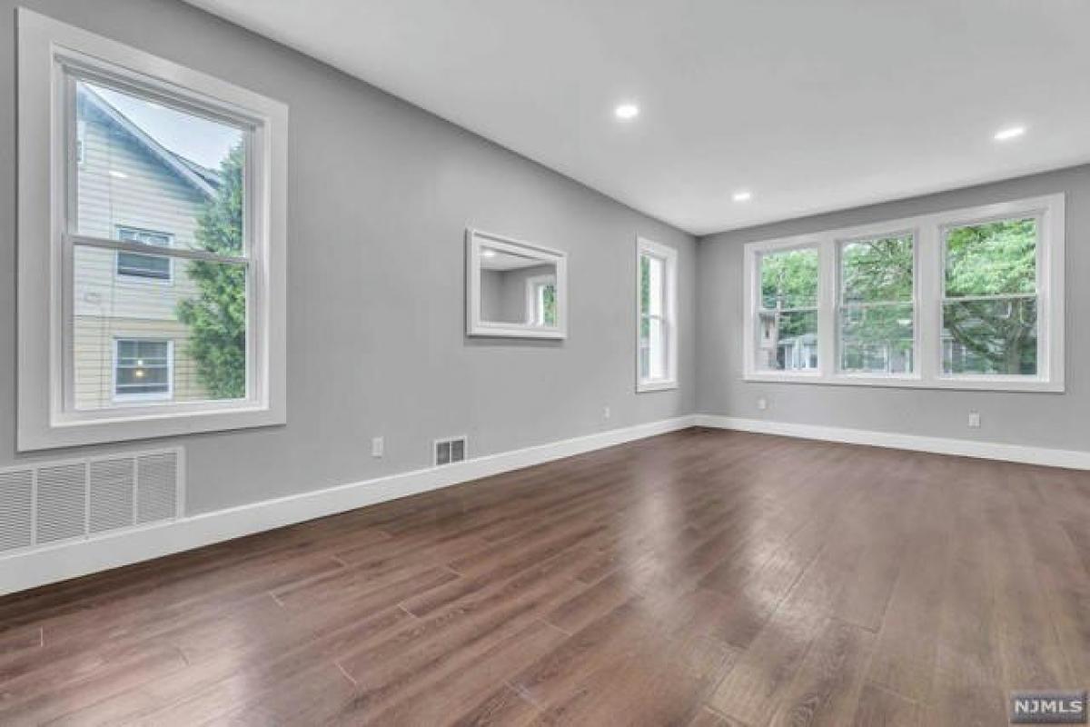 Picture of Home For Sale in Newark, New Jersey, United States